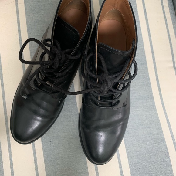 black shoe - Picture 2 of 5